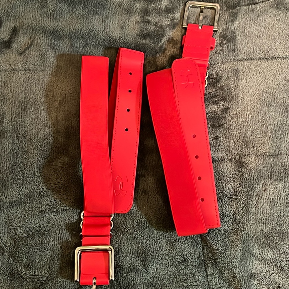 Women’s red Under Armor softball belt